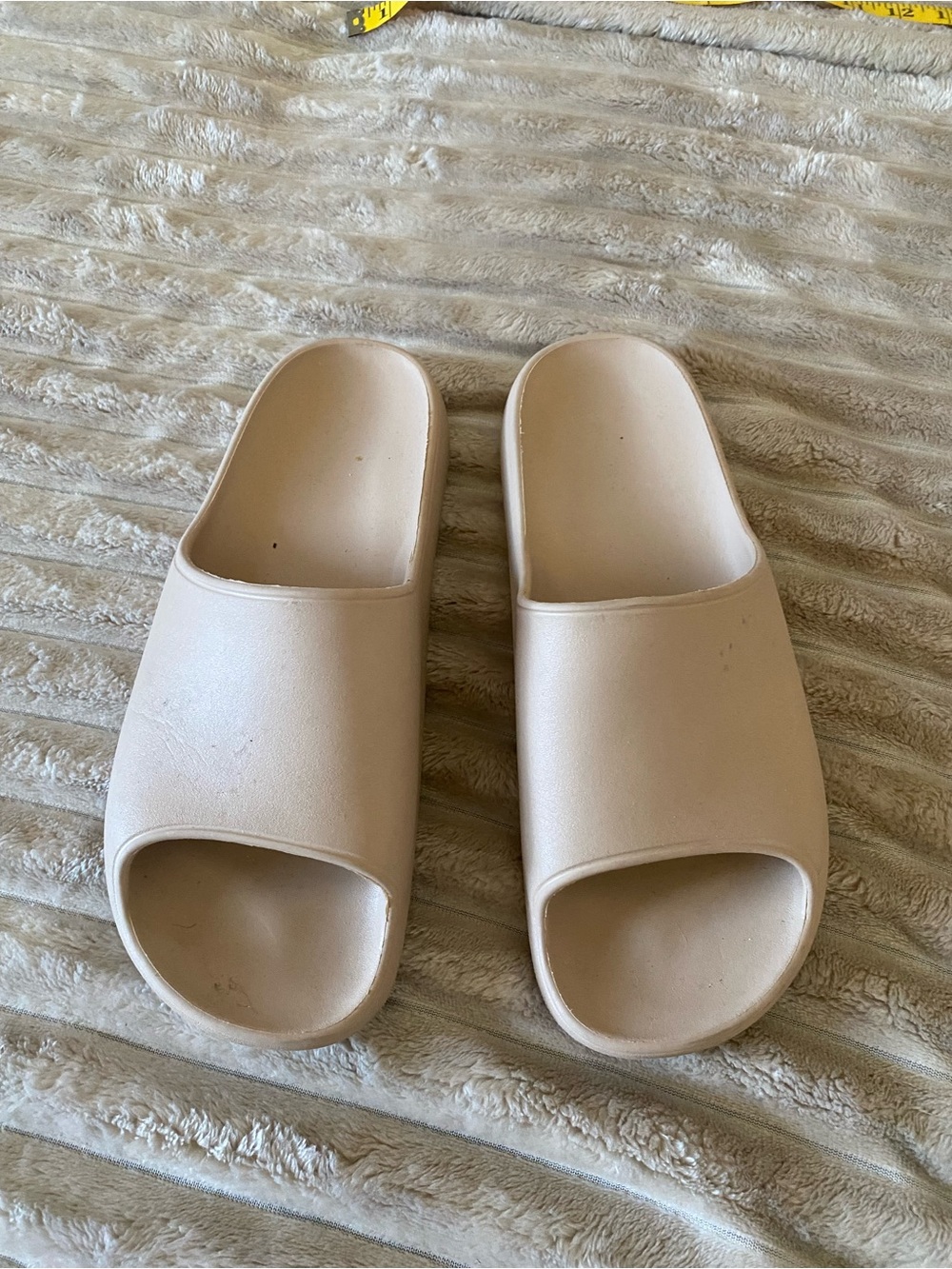 Minimal Slide Sandals in Beige - Comfortable Women’s Slip-Ons